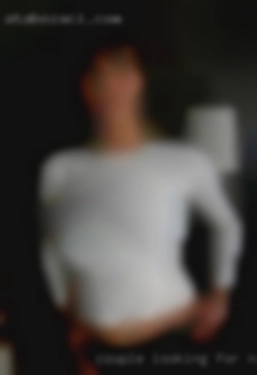 couple looking for nude horny women